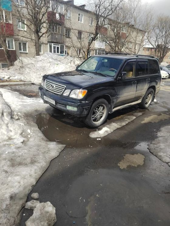 Автомобиль Lexus LX 470, 2000 года выпуска, цвет - черный, государственный номер В153ВУ41, идентификационный номер (VIN) JT6HT00W4Y0104654, номер шасси (рамы) UZJ1000104654, номер двигателя 2UZ0201133, мощность двигателя - 235 л.с, объем двигателя - 4664 куб. см.