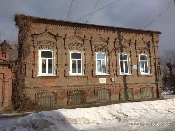 Встроенное нежилое помещение в виде первого этажа (помещения № 1,2,3,4,5,6,7) в жилом доме литер «АА1», назначение: нежилое, кадастровый номер: 45:26:070519:894 Объект культурного наследия (памятник истории и культуры города Шадринска).  Местоположение: Курганская область, город Шадринск, ул. Октябрьская, дом № 63.