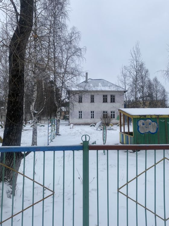 Здание, площадью 537,8 кв. м., расположенное по адресу: Республика Коми, г. Печора, ул. Гагарина, д. 12 А. Здание кирпичное, двухэтажное, 1957 года постройки. Закреплено на праве оперативного управления за Управлением образования МР «Печора». Кадастровый номер: 11:12:1701010:1042.