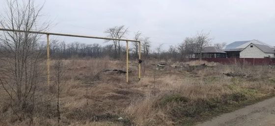 Залоговое имущество должника Ванюшкиной Ж.В.: земельный участок, площадь 1900 +/- 30,51 кв.м, кадастровый номер 26:15:291102:330, ограничение прав и обременение объекта: ипотека в силу закона, запрещения регистрации, ограничения прав на земельный участок, предусмотренныест. 56 Земельного кодекса Российской Федерации, адрес: Ставропольский край, Кочубеевский район, с. Новая Деревня,ул. Первомайская, 13.
