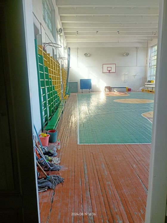 Право на заключение договора почасовой аренды на часть нежилого помещения № 10 площадью 136,0 кв.м, на поэтажном плане первого этажа нежилого четырехэтажного здания учебного корпуса, расположенного по адресу: г. Омск, ул. П.В. Будеркина, д.  1А, кадастровый номер 55:36:120361:142