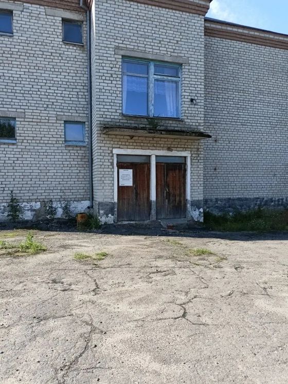 Нежилое помещение 1, кадастровый номер 36:32:1700005:268, 2-этажное, площадь 2132,3 кв.м., с земельным участком, кадастровый номер 36:32:1700005:55, площадью 9280 кв. м, адрес объекта: Воронежская область,Эртильский район, с. Борщевские   Пески, ул. Центральная,д. 68