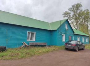 Нежилое здание общей площадью 222,0 кв. м., расположенное по адресу: Кировская область, м.р-н Зуевский, г.п. Зуевское, г. Зуевка, ул. Ленина, д. 63. Кадастровый номер объекта 43:09:310136:380.
