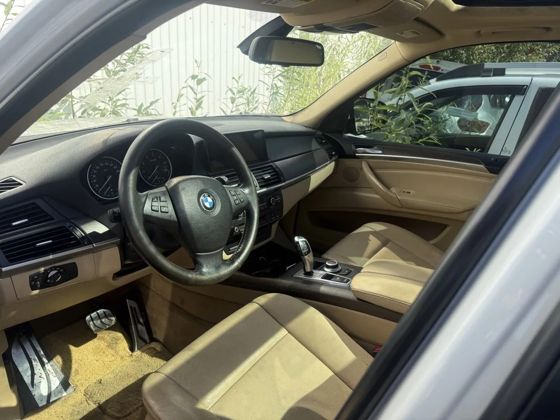 Автомобиль BMW X5