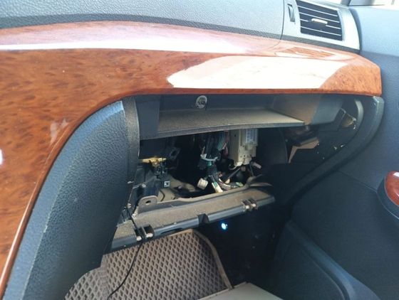 Транспортное средство TOYOTA VELLFIRE, рег.номер 7425OJ02, г.в. 2008 VIN ANH258003525, АТО 10503050/180326/100007. ТС на иностранном учете, требуется уплата пошлин для получения ЭПТС.  Имущество продается в том виде, в каком оно есть, в случае продажи возврату/обмену не подлежит. За скрытые дефекты имущества Продавец ответственности не несет.