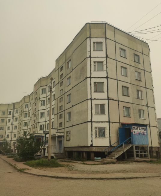 Жилое помещение 2-комн. квартира, площадь 51,1 кв.м., кад.№ 28:26:000000:1767, 3 этаж, адрес: Амурская область, п. Юктали, ул. 70 лет Октября, д. 1, кв. 18. Собственник ООО "АнтрацитИнвестПроект".
