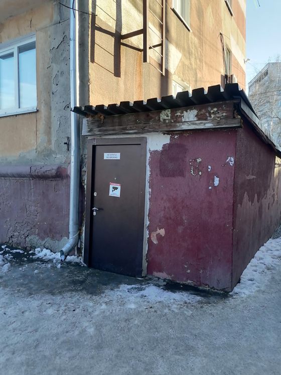 нежилое помещение общей площадью 374,7 кв.м, кадастровый номер: 42:24:0501013:1556, расположенное по адресу: просп. Октябрьский, 18, помещение 81.