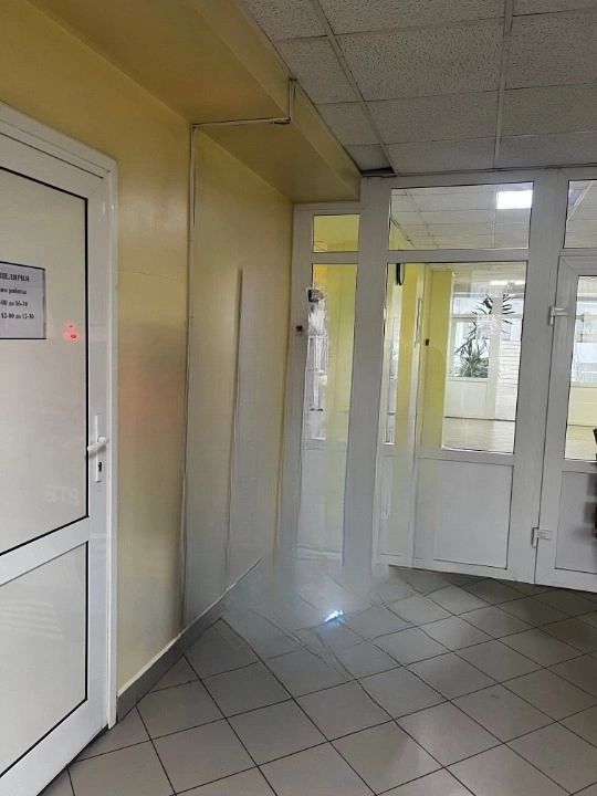 право заключения договора аренды в отношении объекта государственной собственности Иркутской области – части нежилого помещения  (позиции № 14) площадью 1,0 кв.м., расположенного на первом этаже операционного блока – нежилого 5-ти этажного здания из железобетонных панелей по адресу: Иркутская область, г. Иркутск, мкр. Юбилейный, д. 100