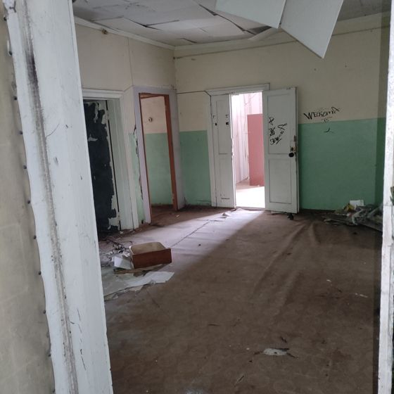 Здание миграционной службы, назначение: нежилое, площадь 120,2 кв.м, количество этажей 1, в том числе подземных 0, кадастровый номер 56:36:0101017:657, адрес: Российская Федерация, Оренбургская область, м.о.Абдулинский,  г. Абдулино, ул. Коммунистическая, зд.246, и земельный участок общей площадью 314 кв.м  с кадастровым номером 56:36:0101017:905, категория земель: земли населенных пунктов, адрес: Российская Федерация, Оренбургская обл., м.о. Абдулинский, г. Абдулино,  ул. Коммунистическая, 246.