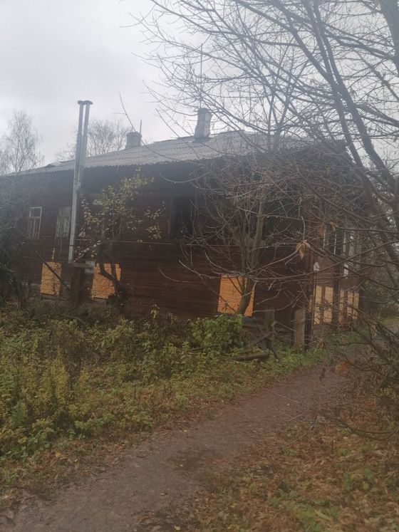 нежилое здание, общей площадью 220,0 кв.м., кадастровый номер: 76:21:020225:33, назначение - нежилое, количество этажей - 2, в том числе подземных 0, с земельным участком, общей площадью 808 кв.м., кадастровый номер 76:21:020225:11, категория земель - земли населённых пунктов, виды разрешённого использования - историко-культурная деятельность, расположенных по адресу: Ярославская область, г. Тутаев, ул. Ленина, д.51