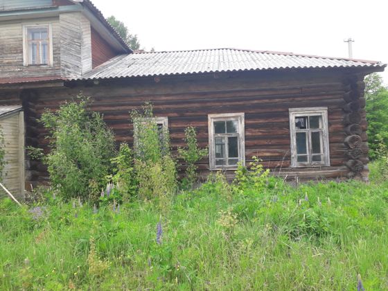 -  здание,  нежилое, наименование: кабинет труда, кадастровый номер 35:17:0409004:443 по адресу: Вологодская область, Кичменгско-Городецкий район, с. Кичменьга, площадь 45  кв.м.,   - земельный участок, кадастровый номер 35:17:0409004:158 по адресу: Вологодская область, Кичменгско-Городецкий район, с/с Захаровское, с.Кичменьга, площадь 408 кв.м., земли населенных пунктов, вид разрешенного использования: для нужд образования
