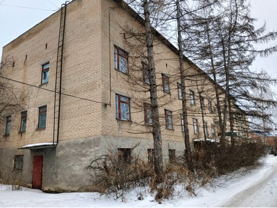 Земельный участок  общей площадью 2 600 кв.м, с кадастровым номером 74:02:0201023:4, по адресу: Челябинская область, муниципальный район Аргаяшский, сельское поселение Аргаяшское, село Аргаяш, улица Набережная, д 1а, с расположенным на нем нежилым зданием общей площадью 1 250,5 кв.м, с кадастровым номером 74:02:0201023:104, по адресу: Челябинская область, муниципальный район Аргаяшский, сельское поселение Аргаяшское, село Аргаяш, улица Набережная, дом 1А