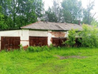 Здание склада кирпичного, расположенное по адресу: Кировская область, Юрьянский район, пгт Мурыгино, ул. Новая, д. 34, общей площадью 93,6 кв. м. Кадастровый номер объекта 43:38:270106:885.