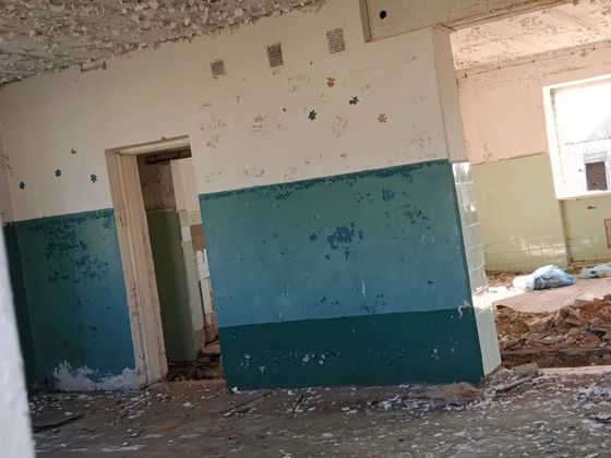 Нежилое здание, 211,9 кв.м., 1975 года постройки, кадастровый номер 76:06:131401:502, находящееся по адресу: Ярославская область, Любимский район, с.Троица, ул.Молодежная, д.4, расположенное на земельном участке площадью 416 кв.м., кадастровый номер 76:06:131401:167