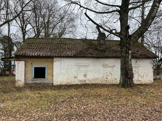 Объект культурного наследия регионального значения «Усадьба писателя Меньшикова», XIX в., расположенный по адресу: Новгородская область, г. Валдай, ул. Победы, д. 7. Северный флигель, в том числе: объект незавершенного строительства (жилой дом) с кадастровым номером 53:03:0102020:40, площадью 55,9 кв. м, расположенный по адресу: Новгородская область, р-н Валдайский, г. Валдай, ул. Победы, д. 7. Степень готовности объекта незавершенного строительства 94%