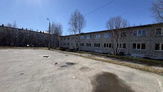 Нежилые помещения в нежилом здании с кадастровым номером 51:14:0030606:120
