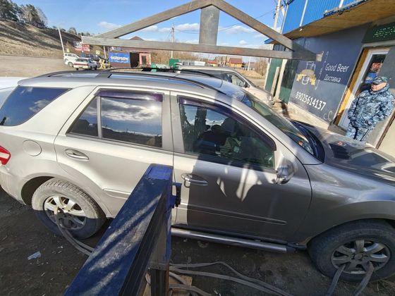 Автотранспортное средство Mercedes-Benz ML350, 2005 года выпуска, идентификационный номер (VIN) 4JGBB86E26A021368.