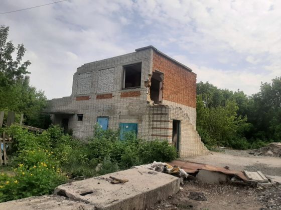 Здание, кадастровый номер: 45:25:060608:627, площадь: 165,0 кв.м., земельный участок, категория земель: земли населенных пунктов, виды разрешенного использования: деловое управление, кадастровый номер: 45:25:060606:337, площадь: 390,0 кв.м., по адресу г. Курган, микрорайон Утяк, ул. Садовая, 28а.