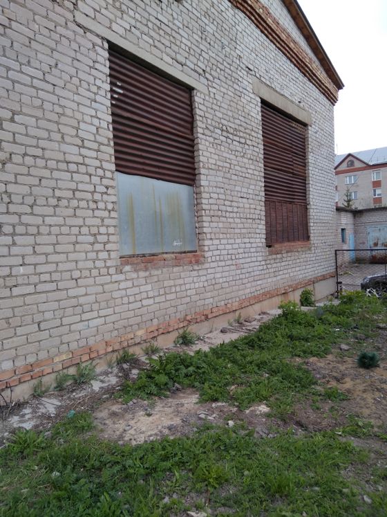 Нежилое помещение на первом этаже пятиэтажного жилого дома (№1-6, в том числе МОП)