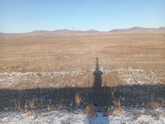 Земельный участок, категория земель: земли населенных пунктов, виды разрешённого использования: для индивидуального жилищного строительства, расположенный по адресу: Забайкальский край., Читинский р-н., с. Верх-Чита, мкр. Прибрежный, 119, кадастровый номер 75:22:640101:2610, площадью 800 +/- 10 кв.м. На участке постройки и сооружения отсутствуют.