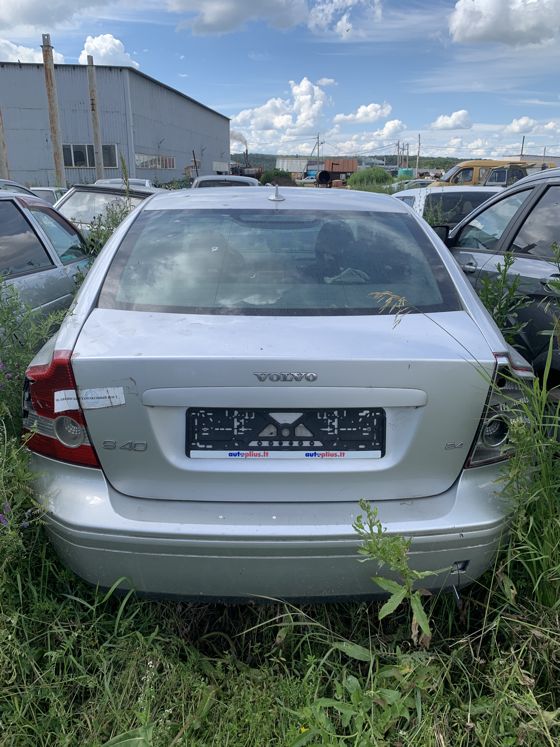 Транспортное средство «Volvo S40», VIN YV1MS664252053107, регистрационный номер MEL 811 LT, 2004 г.в., с ключом зажигания от транспортного средства «Volvo S40» и документами