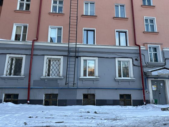 Нежилые помещения площадью 166,4 кв.м c кадастровым номером 51:20:0003052:1342,  расположенные по адресу: Мурманская обл., МО г. Мурманск, ул. Челюскинцев, д. 18/20