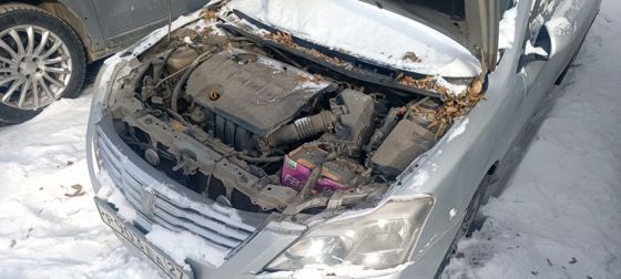 Автомобиль марки Toyota Premio, государственный регистрационный знак Р903ЕА27, по данным ответа ГИБДД номер кузова ZRT2653007628, номер двигателя А223629, объём двигателя (куб.см)-1797, цвет кузова серый, имеет жизненные повреждения по корпусу, на ходу, номера агрегатов совпадают, салон чистый.