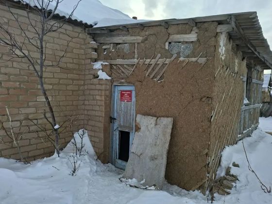 Здание. Наименование: здание фельдшерско-акушерского пункта, площадью 48,8 кв.м., местонахождение объекта: Оренбургская область, Илекский район, с. Степное, ул. Советская, дом № 5/1, кадастровый номер 56:12:1003001:36.земельный участок, площадь 121 кв.м., местоположение: обл. Оренбургская, р-н Илекский, с/с Привольный, с. Степное, ул. Советская, на земельном участке расположено одноэтажное здание фельдшерско-акушерского пункта, дом № 5/1, кадастровый номер 56:12:1003001:30