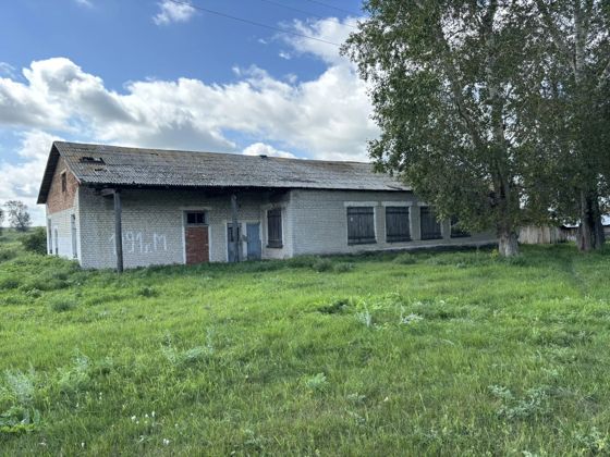 Здание, назначение: нежилое, общей площадью 317,5 кв.м., кадастровый номер 45:04:031001:265, расположенное по адресу: Курганская область, Далматовский район, д. Макарьевское, кв. Основной, д. 34 одновременно с земельным участком, площадью 500 кв.м., кадастровый номер 45:04:031001:101 с видом разрешенного использования – предпринимательство, местоположение установлено относительно ориентира, почтовый адрес ориентира: Курганская область, Далматовский район, д. Макарьевское, кв. Основной, д. 34
