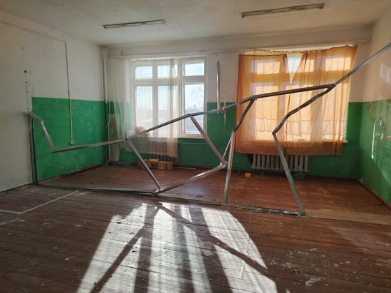Нежилое помещение № 10 площадью 35,5 кв.м, расположенное в здании с кадастровым номером 55:01:170201:899, общей площадью 1120,8 кв.м., местоположение: Омская область, Азовский немецкий национальный р-н, д. Гауф, ул. Школьная, д. 20