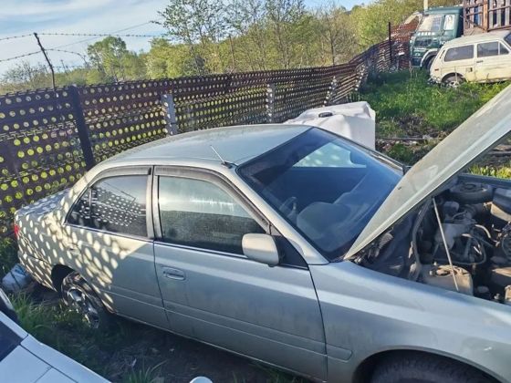 Автомобиль марки «TOYOTA CARINA» государственный регистрационный знак С 040 СУ 27 регион, легковой седан, 1999 года выпуска,, серого цвета, номер кузова AT2120064159
