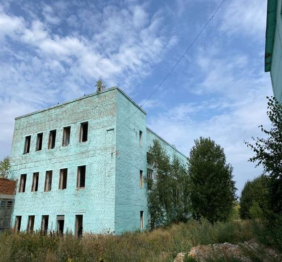 Право аренды на нежилое трехэтажное кирпичное здание с кад.№ 02:13:010302:32