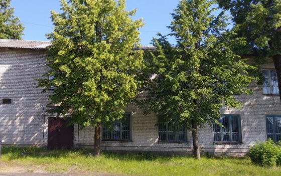 Здание, дом культуры, площадью 621,5 кв. м. с земельным участком
