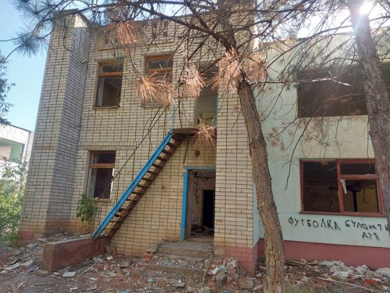 Нежилое здание, общей площадью 2 385,8 кв.м, с кадастровым номером 30:01:150102:4944, земельный участок, общей площадью 12 157 кв.м, с кадастровым номером 30:01:150102:59, на котором расположено здание по адресу: Астраханская область, Ахтубинский район, г. Ахтубинск, ул. Жуковского, 24а.