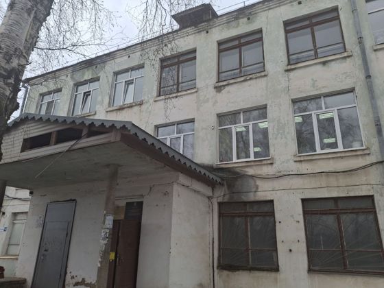 Нежилое помещение площадью 48,3 кв.м, расположенное по адресу: Вологодская область, район Великоустюгский, г. Великий Устюг,  ул. Красная, д. 142
