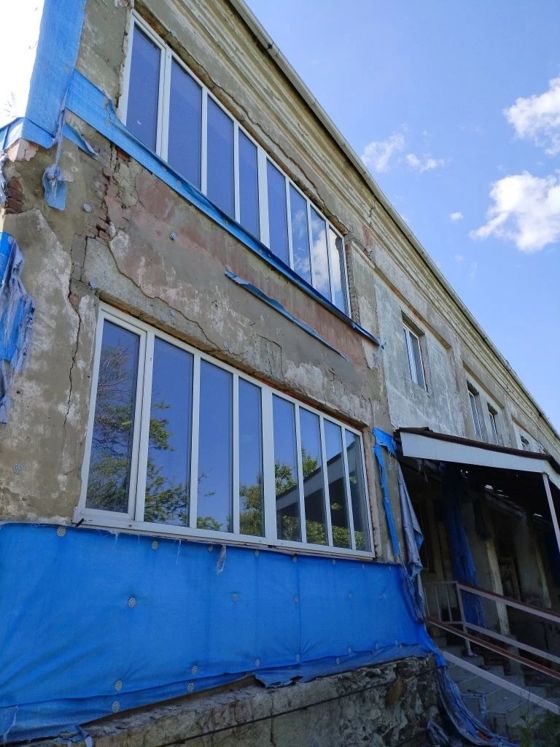 Нежилое здание, площадью 903,2 кв.м., кадастровый номер: 61:38:0050103:297 этажность: 3, в том числе подземных 1, местоположение:  Ростовская область, Тацинский район, с/п Углегорское, п. Углегорский, пер. Октябрьский, д.8