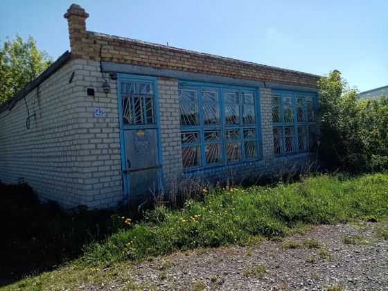 Нежилое здание, магазин расположенное по адресу: Тюменская обл., Аромашевский р-н, с Слободчики, ул. Центральная 42, кадастровый номер  72:03:0901002:359 и земельный участок по адресу: Тюменская область, Аромашевский район, с Слободчики, ул. Центральная, 42, кадастровый номер  72:03:0901002:44