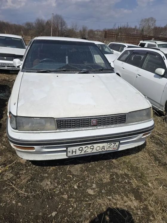 Автомобиль марки  Toyota Corolla г/н Н929ОА27, 1989 г.в.,белого цвета,трещины на лобовом стекле, № кузова по карточке тс АЕ913132530