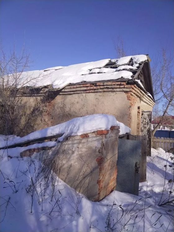 Здание, площадь 70,3 кв.м., наименование: склад продуктов, назначение: нежилое, количество этажей, в том числе подземных этажей: 2, в том числе подземных 1, местоположение: Оренбургская область, Илекский район, с. Кардаилово, ул. Советская, 27 а, кадастровый номер 56:12:0401001:1252. Земельный участок, площадь 36 кв.м., местоположение: Российская Федерация, Оренбургская область, р-н Илекский, с. Кардаилово, ул. Советская, кадастровый номер 56:12:0401001:2541.