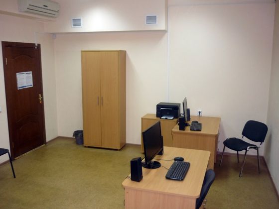 Лот № 5 помещение № 113 на первом этаже здания БИ, общей площадью 25,5 кв. м, набор мебели и оргтехники. Имущество находится в хорошем состоянии.