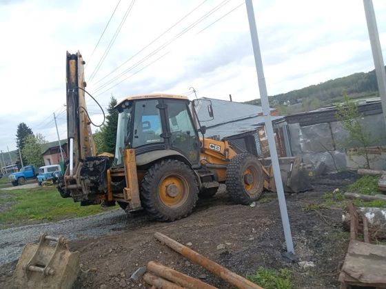 Погрузчик - экскаватор  JCB 4CXS – 4WSSM  Наименование и марка машины - самоходная машина и другие, Виды техники - Погрузчик – экскаватор  JCB 4CXS – 4WSSM,  Год выпуска – 2011, Заводской №  машины (рамы) - 2012897, Коробка передач – 442/М3907/03/1591, Двигатель № - U2126211, Мощность двигателя, кВт (л.с.) – 74 (100), Вид движителя – колесный, Цвет машины – жёлтый, Максимальная конструктивная скорость, км/час - 40; Количество моточасов -24917,9