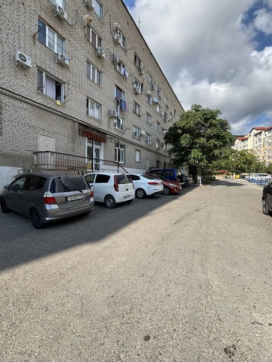 (повт) Д-к Лавриненко В.Е. Жилое помещение пл. 17,8 кв.м, КН 23:40:0407021:198, адрес: КК, г. Геленджик, ул.Гоголя, д. 11, кв. 11, пом. 33. Обременение: залог, арест, н/ц 2 762 500,00 руб., з-к 27 625,00 руб., ш/а 27 625,00 руб.