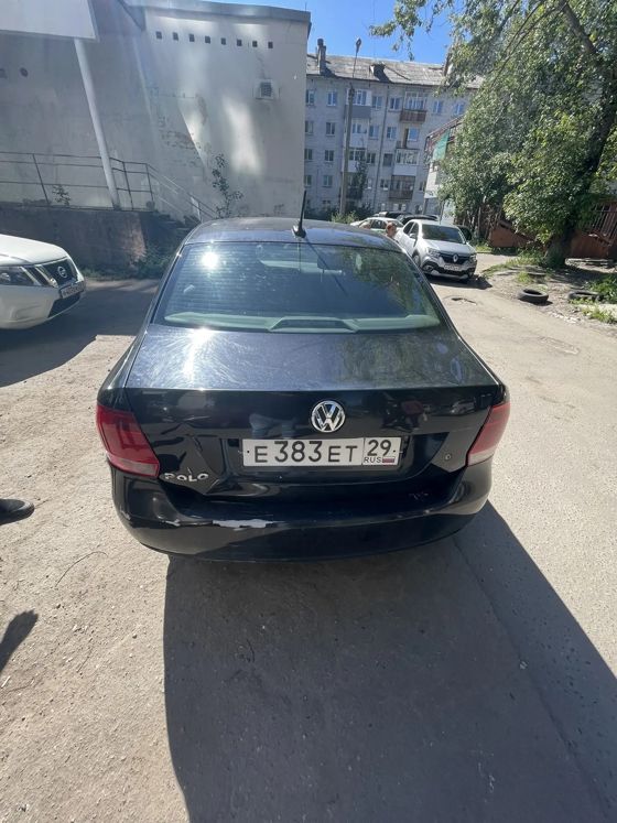 Транспортное средство Volkswagen Polo, 2013 года выпуска, цвет - черный, VIN XW8ZZZ61ZEG011242, государственный номер Е383ЕТ29. Обращение взыскания в данном случае осуществляется с учетом правил продажи имущества, обремененного правами третьих лиц (пункт 1 статьи 353, статья 460 ГК РФ), в том числе с извещением покупателя о том, что реализуемое имущество находится в залоге, и, соответственно, с сохранением залога при переходе прав на имущество от залогодателя - должника к покупателю)
