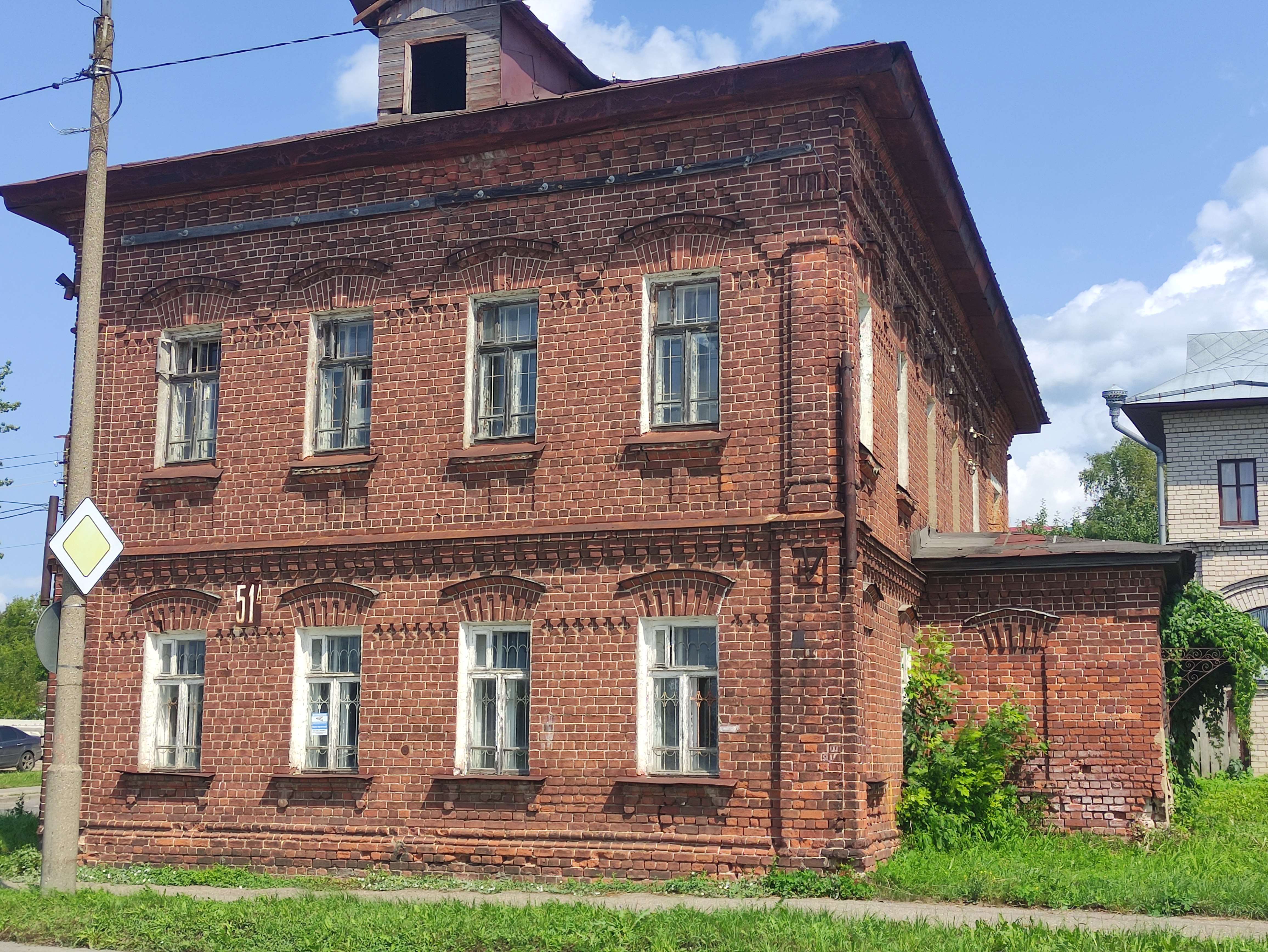 Продажа находящегося в фед. соб-ти объекта недвижимого имущества площадью 291,4 кв.м. (кад.номер 44:27:040720:31), адрес: Костромская область, г. Кострома, ул. Лесная, д. 51, являющегося объектом культурного наследия регионального значения, находящимся в неудовлетворительном состоянии, с одновременным предоставлением в аренду находящегося в фед. соб-ти земельного участка площадью 550 кв.м. (кад.номер 44:27:040720:7), на котором расположен такой объект недвижимого имущества