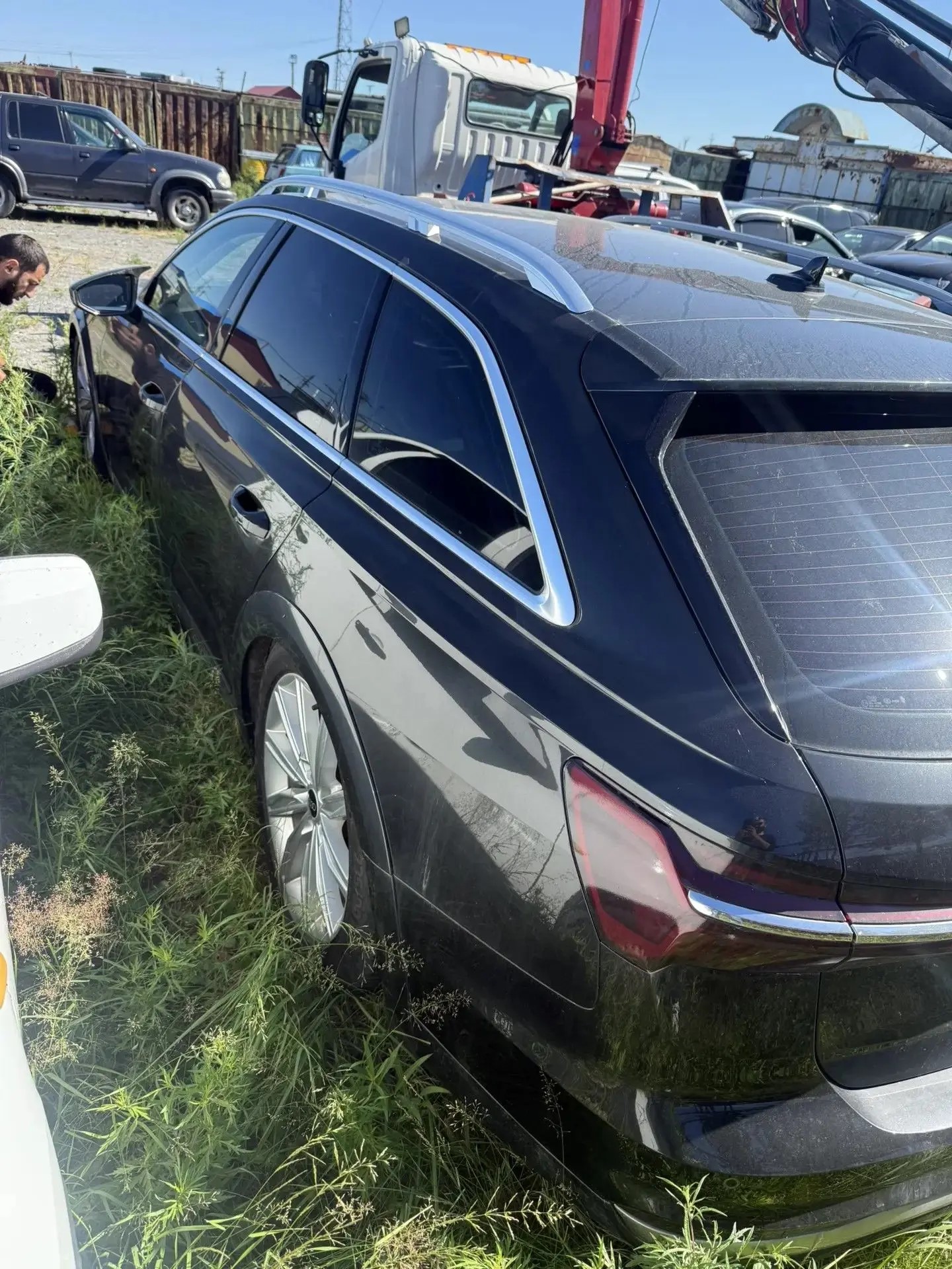 Автомобиль марки "Audi A6 Allroad Quattro", г.р.з С003АТ89 ТС обременено ЗАЛОГОМ, который остается на имуществе, согласно ГК РФ (покупатель оплачивает залог самостоятельно). ТС имеет ограничения ФССП на регистрационные действия (ключи и документы отсутствуют, техническое состояние не проверялось, пробег не известен). Имущество продается в том виде, в каком оно есть, в случае продажи возврату/обмену не подлежит. За скрытые дефекты имущества Продавец ответственности не несет.