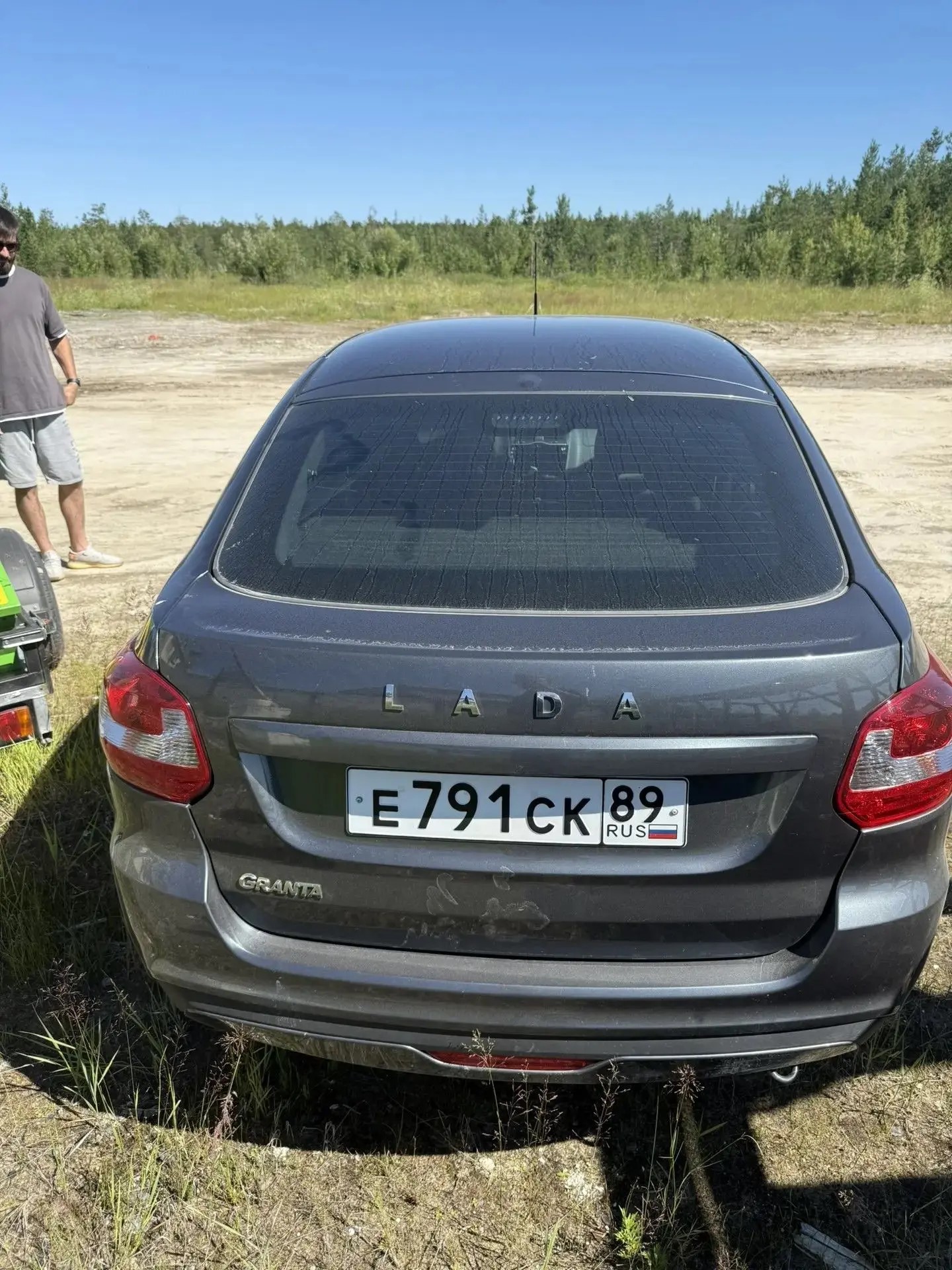 Автомобиль марки "Lada Granta" г.р.з Е791СК89. (ключи и документы отсутствуют, техническое состояние не проверялось, пробег не известен). Имущество продается в том виде, в каком оно есть, в случае продажи возврату/обмену не подлежит. За скрытые дефекты имущества Продавец ответственности не несет.