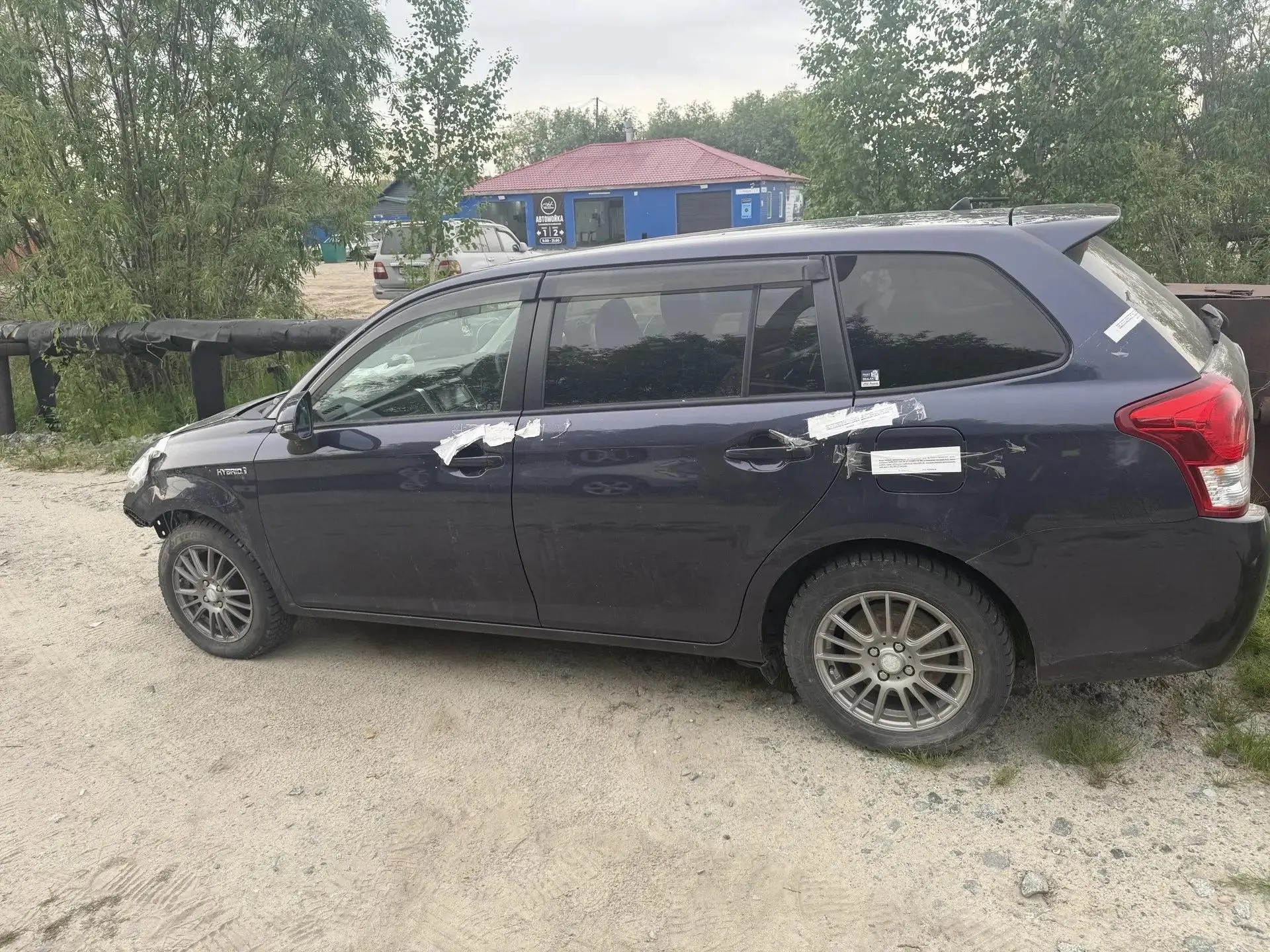 Автомобиль марки "Toyota Corolla Fielder H", г.р.з. С295МУ27. (ключи и документы отсутствуют, техническое состояние не проверялось, пробег не известен). Имущество продается в том виде, в каком оно есть, в случае продажи возврату/обмену не подлежит. За скрытые дефекты имущества Продавец ответственности не несет.