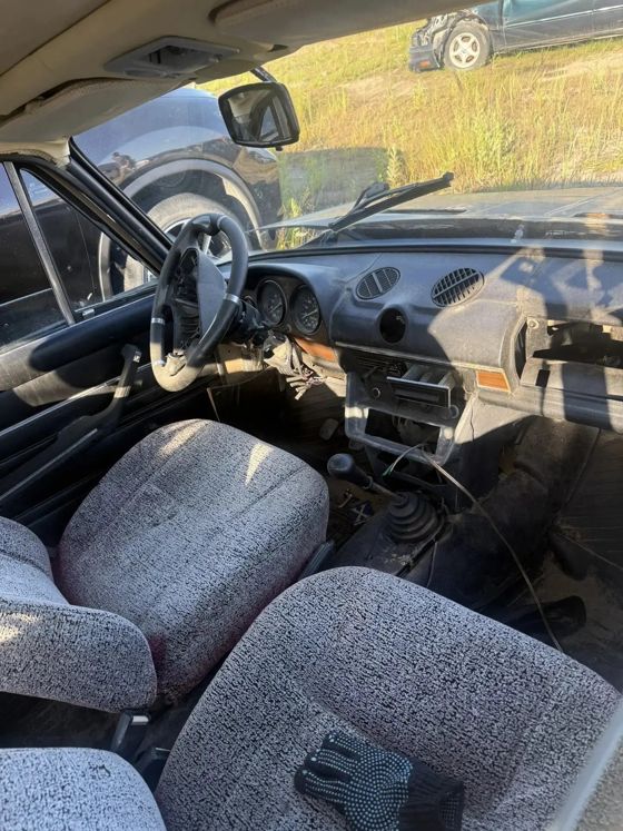Автомобиль марки ВАЗ 21063, г.р.з. В539ХО89, 1988 г.в.  (ключи и документы отсутствуют, техническое состояние не проверялось, пробег не известен). Имущество продается в том виде, в каком оно есть, в случае продажи возврату/обмену не подлежит. За скрытые дефекты имущества Продавец ответственности не несет.