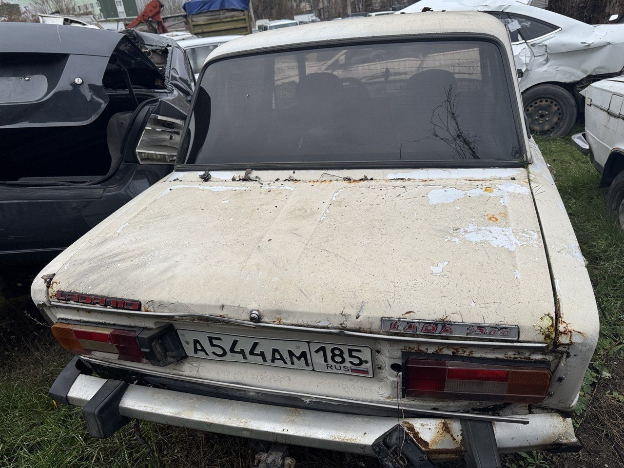 1. Автомобиль марки «ВАЗ 21063», год выпуска не установлен, г/н А544АМ185. 2. Автомобиль марки «ВАЗ 21061», 2000 года выпуска, г/н 131-34 НР. 3. Автомобиль марки «ВАЗ 21013», год выпуска не установлен, г/н С414АК185. 4. Автомобиль марки «ВАЗ 21011», год выпуска не установлен, г/н У7564ЗП.