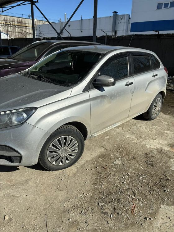 Автомобиль марки "Лада GAB110 LADA XRAY", г/р/з К099ТМ186, VIN XTAGAB110J1054794, цвет серебристый, г/в 2017 ТС обременено ЗАЛОГОМ, который остается на имуществе, согласно ГК РФ (покупатель оплачивает залог самостоятельно). ТС имеет ограничения ФССП на регистрационные действия (ключи и документы отсутствуют, техническое состояние не проверялось, пробег не известен). Имущество продается в том виде, в каком оно есть, в случае продажи возврату/обмену не подлежит.